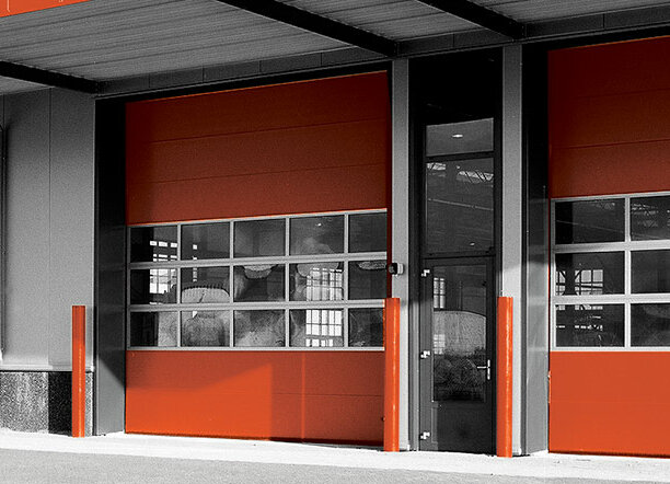 Thermo insulated industrial sectional doors