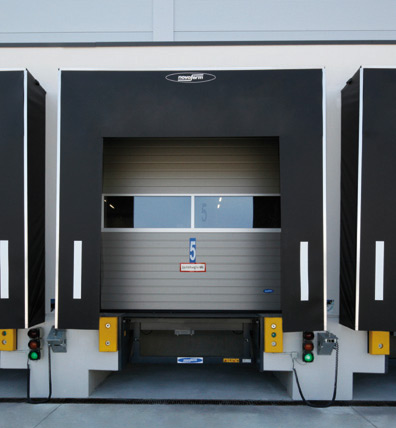 3 x 3 m thermally insulated loading door with side seals and flexible aluminium front end.
