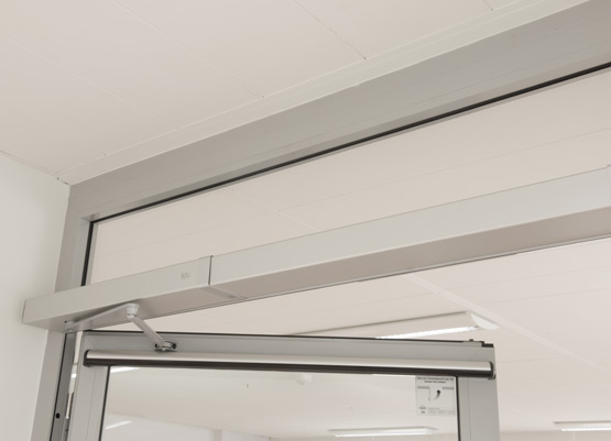 integration of the operator into the door unit is virtually invisible.