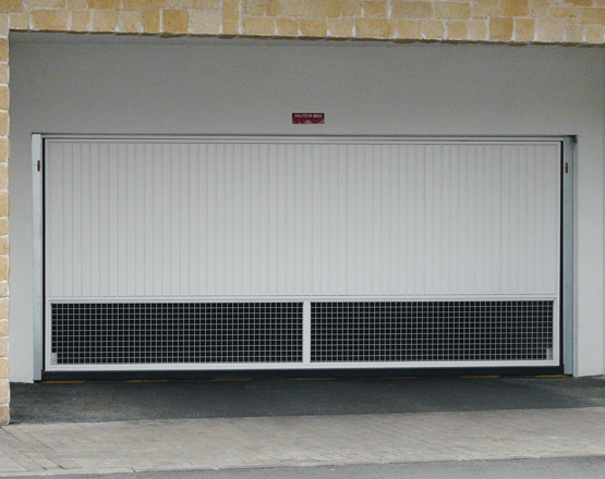 Trafimatic® Plus, vertical steel rib and ventilation grate at the bottom